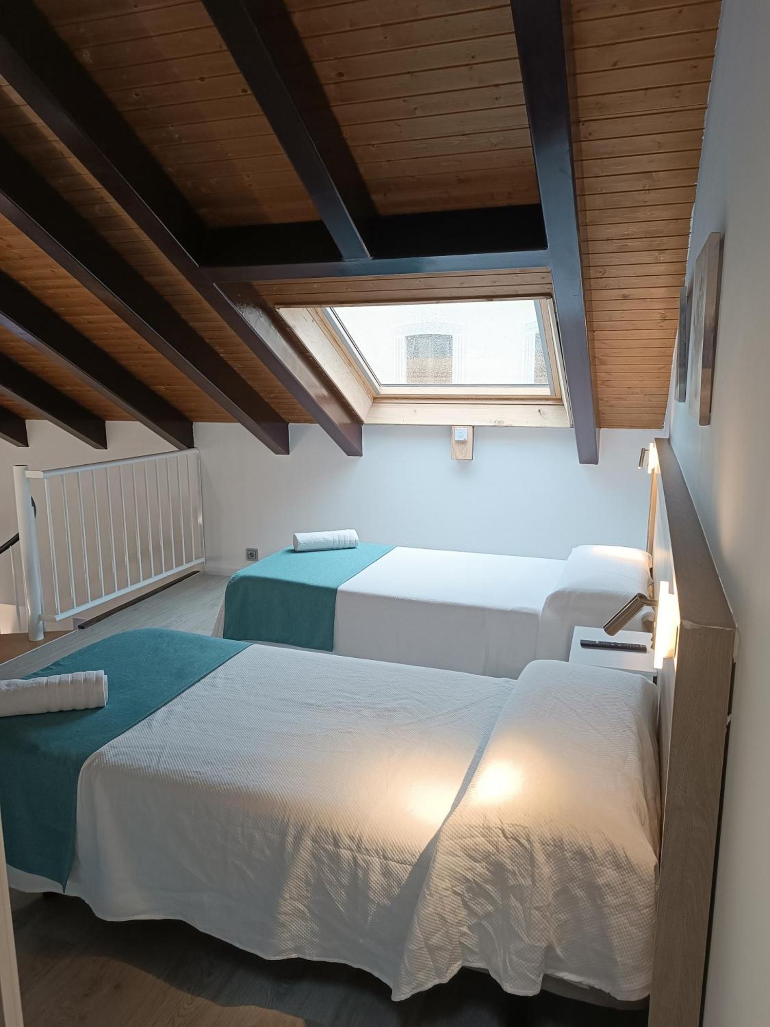 Apartamentos Turisticos Avila Puerta De Los Leales 1-2 외부 사진