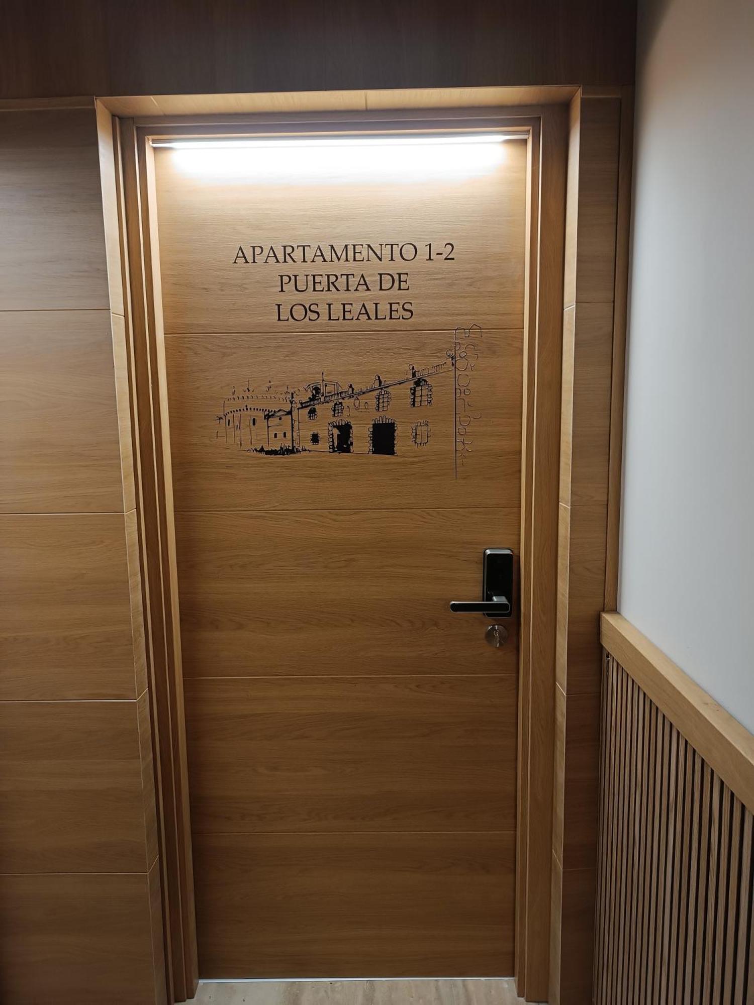 Apartamentos Turisticos Avila Puerta De Los Leales 1-2 외부 사진